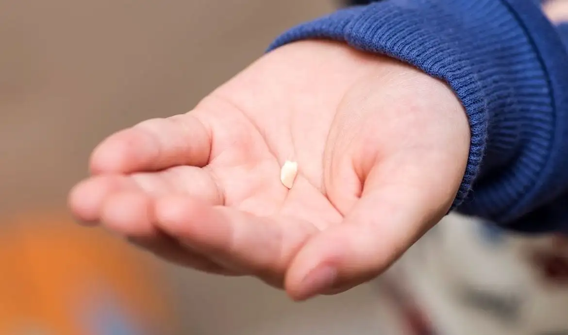 Giải Mã Giấc Mơ Thấy Nhổ Răng: Điềm Báo & Con Số May Mắn