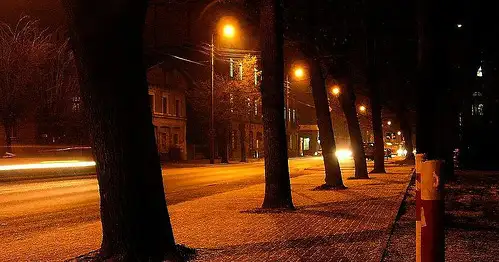 Giải Mã Giấc Mơ Thấy Răng Mẻ: Điềm Lành Hay Dữ, Con Số May Mắn Nào?